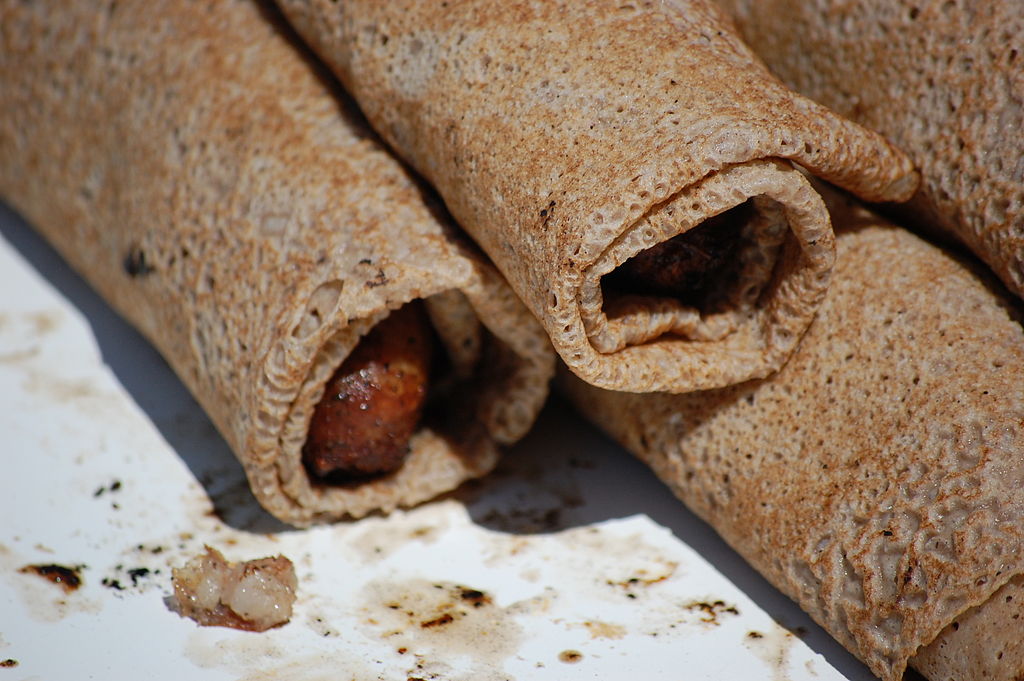 La galette saucisse, le snack incontournable de la Bretagne