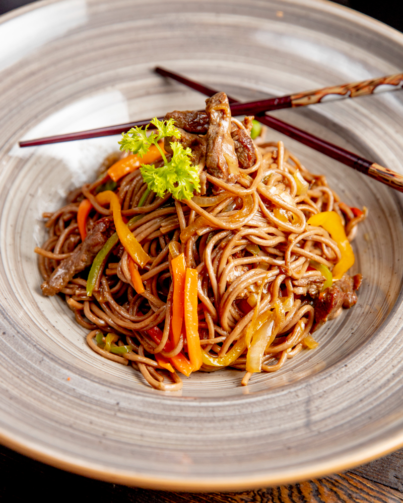 La recette chinoise des nouilles sautées